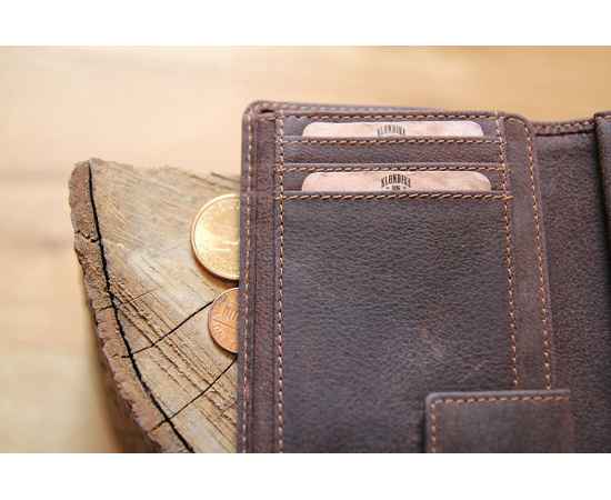 Бумажник KLONDIKE «Don», натуральная кожа в темно-коричневом цвете, 9,5 х 12 см, изображение 11