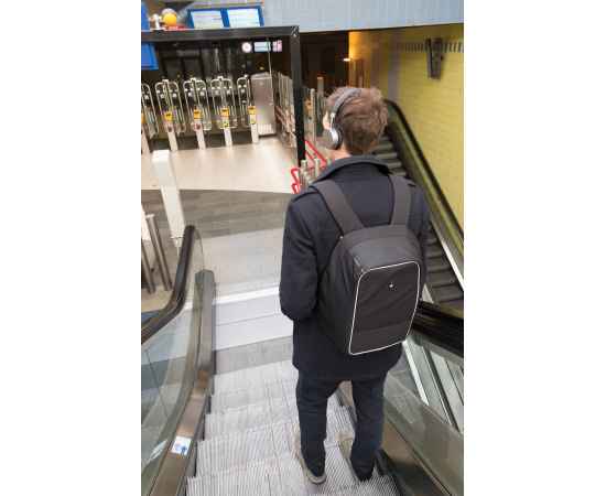 Рюкзак для ноутбука Swiss Peak с защитой от карманников, Черный, Цвет: черный, Размер: Длина 11 см., ширина 24 см., высота 43 см., изображение 12
