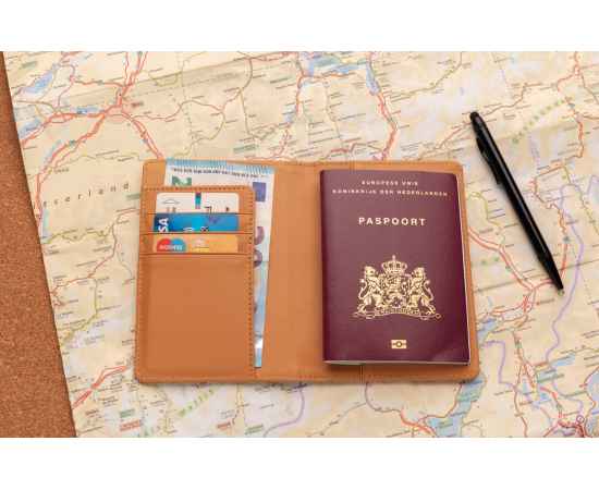 Эко-обложка для паспорта Cork  с RFID защитой, Коричневый, Цвет: коричневый, Размер: Длина 14 см., ширина 0,8 см., высота 10,5 см., изображение 6