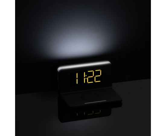 Часы настольные с беспроводным зарядным устройством Pitstop, черные, Цвет: черный, Размер: 14x9, изображение 8